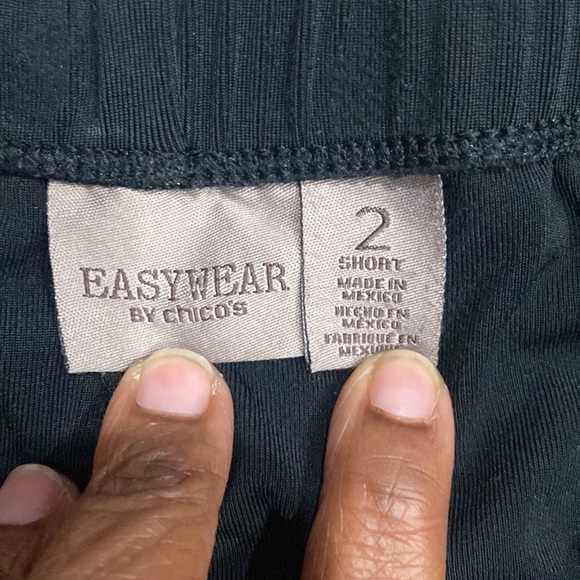 Chicos, easy ware, pool on pants no ironing size 2 short (12) - Picture 2 of 7